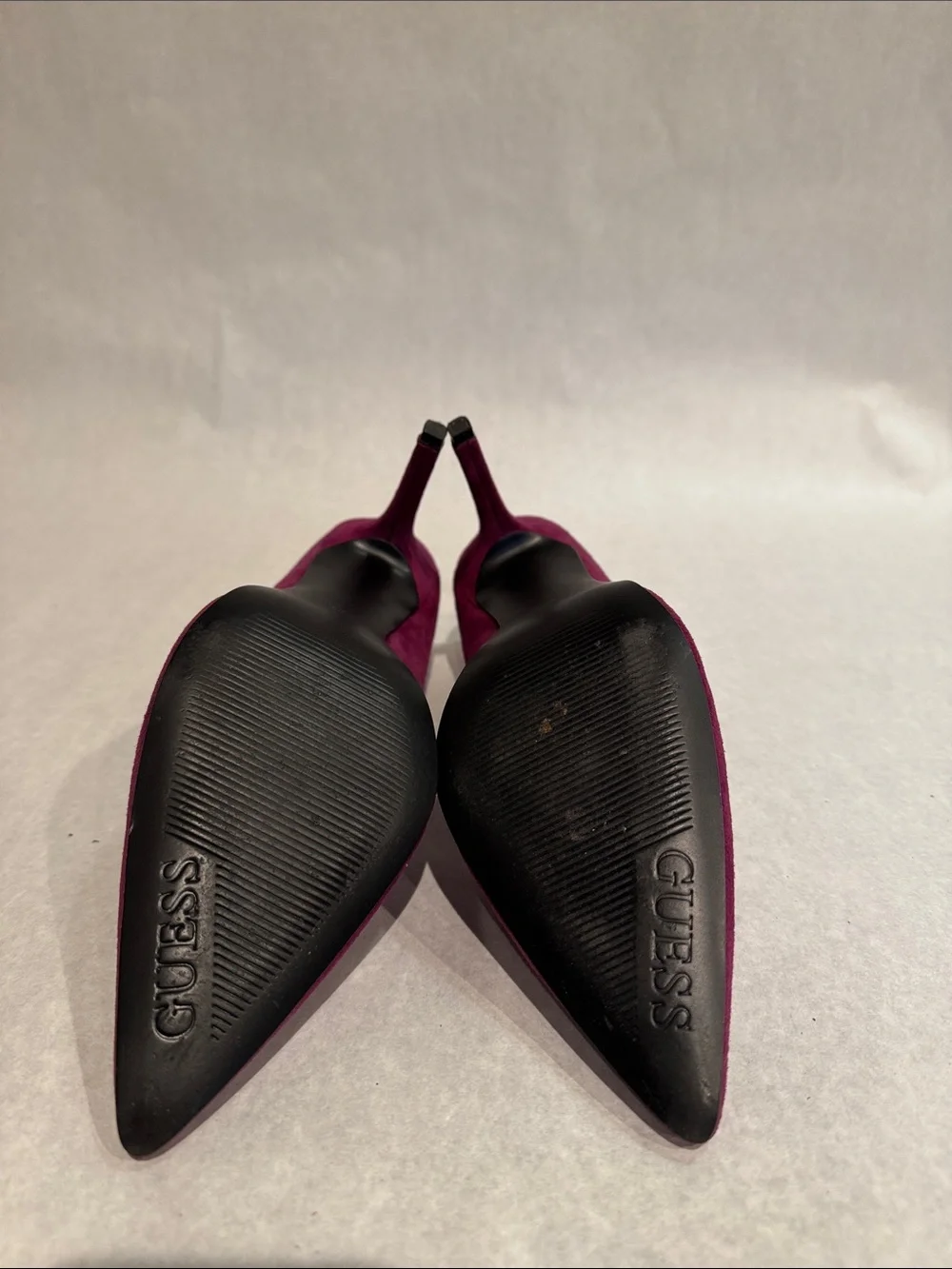 Guess suede pumps